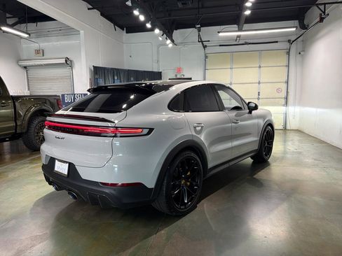 Used 2024 Porsche Cayenne Turbo GT AWD/4WD image 8