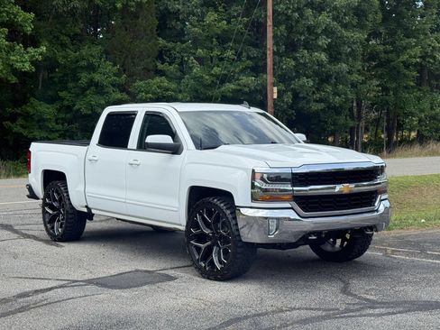 Used 2017 Chevrolet Silverado 1500 LT w/ All Star Edition AWD/4WD image 4