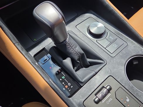 Used 2026 Lexus IS 350 F Sport w/ Accessory Package Z1 RWD image 31