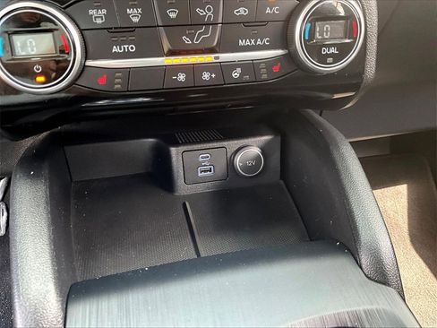 Used 2021 Ford Escape Titanium image 30