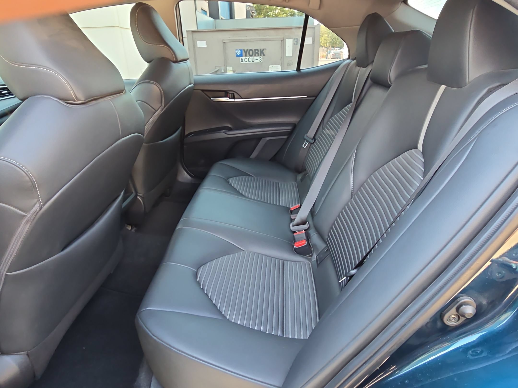 Used 2019 Toyota Camry SE FWD image 14