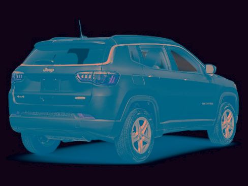 Used 2024 Jeep Compass Latitude image 2