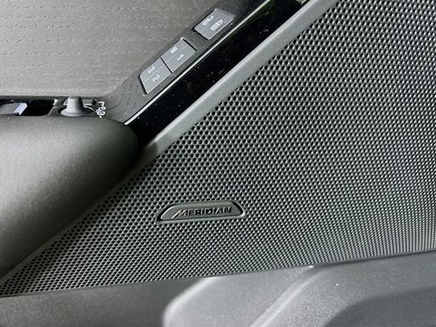 New 2026 Land Rover Range Rover Velar Dynamic SE image 19