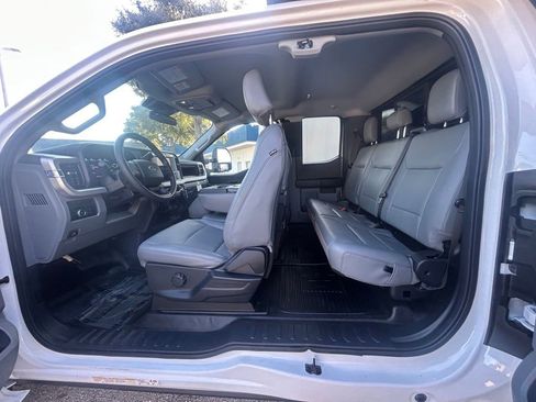 Certified 2023 Ford F550 XL w/ XL Chrome Package image 31