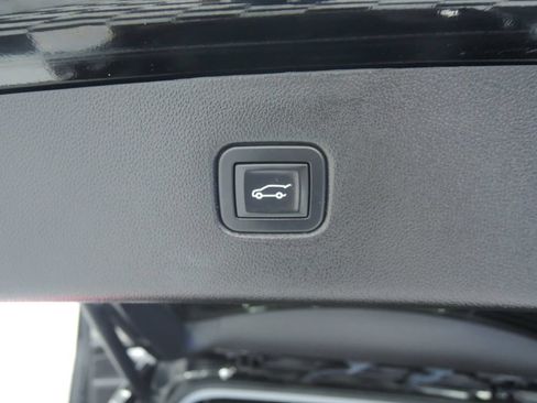 Used 2019 Chevrolet Blazer LT FWD image 32