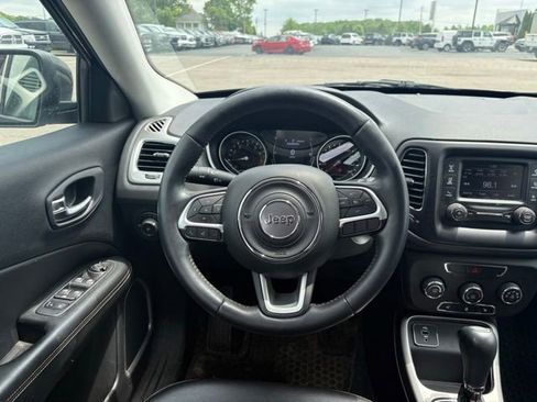 Used 2018 Jeep Compass Latitude w/ Cold Weather Group FWD image 18