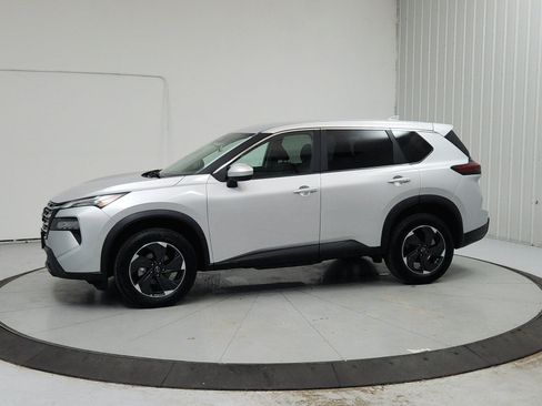 Used 2024 Nissan Rogue SV AWD/4WD image 4