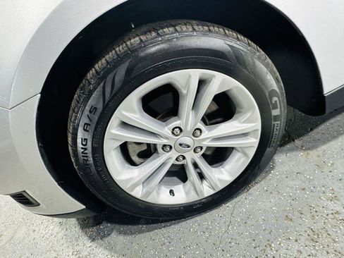 Used 2017 Ford Taurus SE FWD image 10