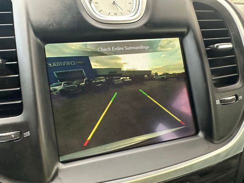 Used 2022 Chrysler 300 Touring L image 25