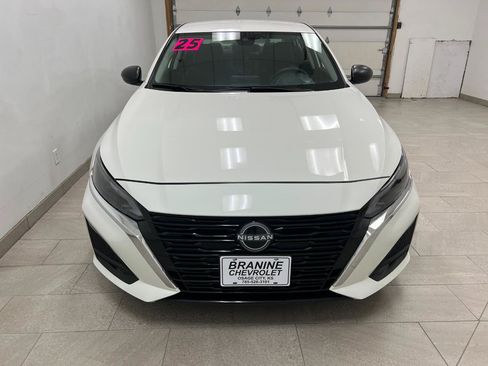 Used 2025 Nissan Altima 2.5 SV FWD image 10