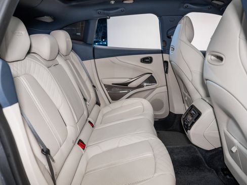 Used 2025 Aston Martin DBX 707 image 17