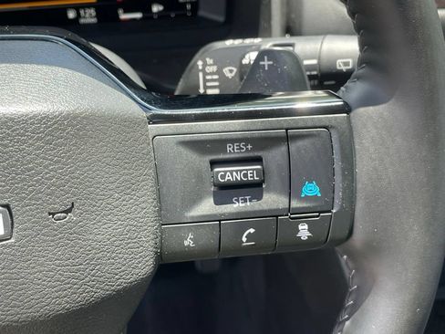Certified 2025 Nissan Rogue SL w/ SL Premium Package AWD/4WD image 17