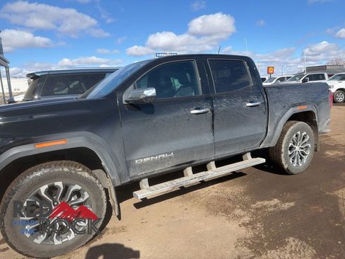 Used 2024 GMC Canyon Denali image 4