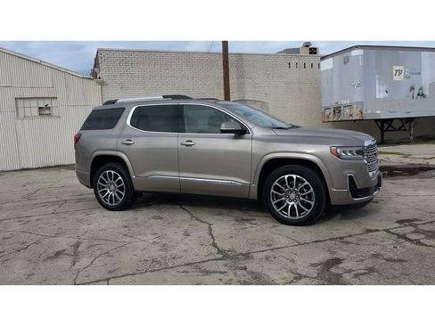 Used 2022 GMC Acadia Denali w/ Denali Ultimate Package image 4