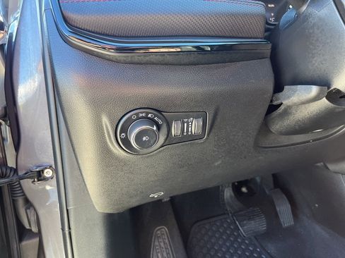 Used 2024 Jeep Compass Trailhawk image 7