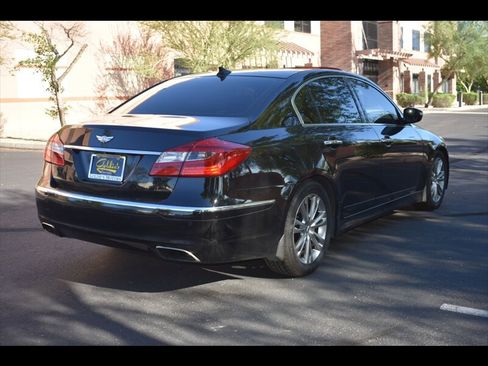 Used 2013 Hyundai Genesis 3.8 w/ Technology Pkg RWD image 7