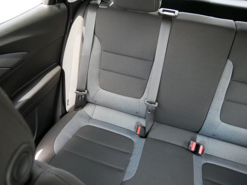 Used 2022 Chevrolet TrailBlazer LT FWD image 12