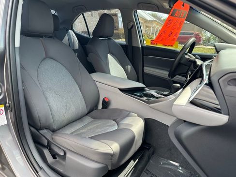 Used 2018 Toyota Camry L image 17