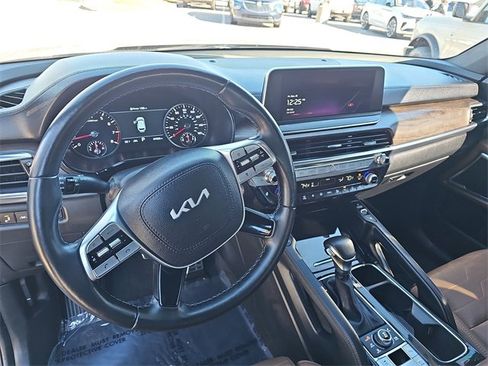 Used 2022 Kia Telluride SX w/ SX Prestige Package image 16
