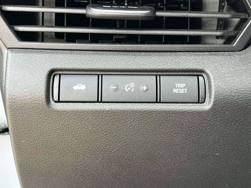 Used 2024 Nissan Altima 2.5 SR w/ SR Premium Package FWD image 16