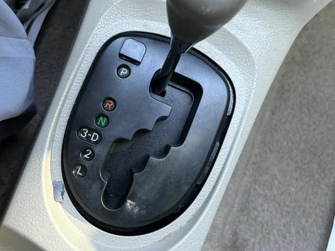 Used 2009 Toyota Yaris S FWD image 25