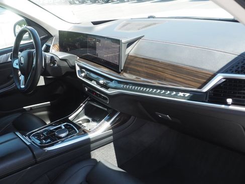 Used 2026 BMW X7 xDrive40i AWD/4WD image 23