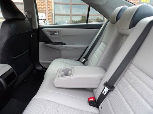 Used 2017 Toyota Camry SE image 14