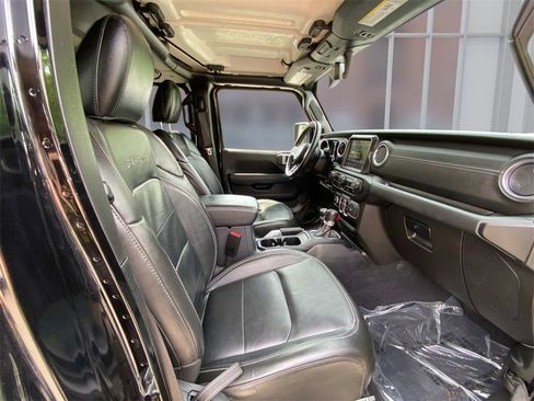 Used 2022 Jeep Wrangler Unlimited Sahara w/ Cold Weather Group image 9