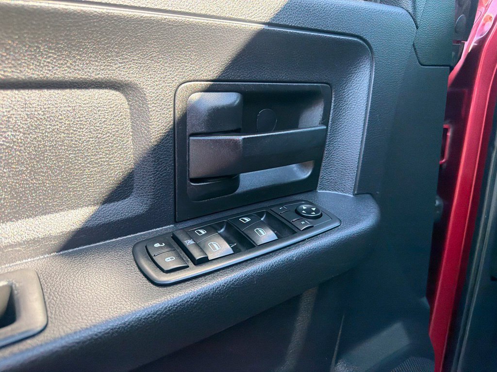 Used 2015 RAM 1500 Express RWD image 21
