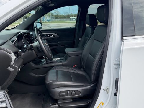 Used 2023 Chevrolet Traverse LT FWD image 19