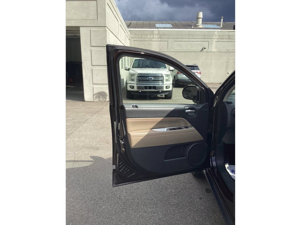 Used 2014 Jeep Compass Latitude w/ Sun/Sound Group AWD/4WD image 18