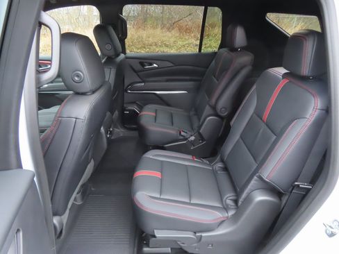 New 2026 Chevrolet Traverse RS w/ LPO, Floor Liner Package image 26