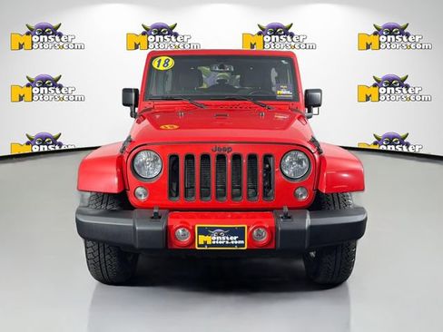 Used 2018 Jeep Wrangler Unlimited Sahara w/ Connectivity Group AWD/4WD image 2