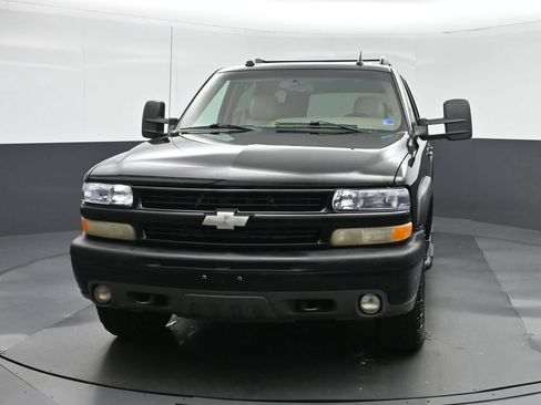 Used 2005 Chevrolet Suburban Z71 w/ Preferred Equipment Group AWD/4WD image 2