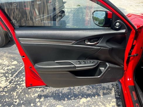 Used 2018 Honda Civic Sport Touring image 9