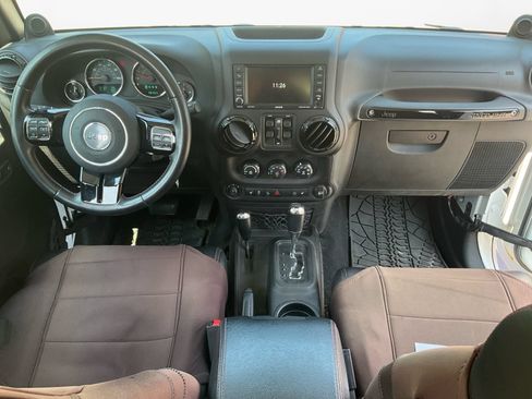 Used 2012 Jeep Wrangler Unlimited Sahara AWD/4WD image 10