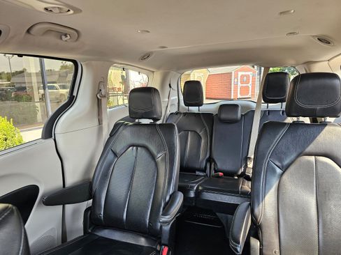 Used 2022 Chrysler Pacifica Touring-L FWD image 14
