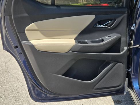 Used 2022 Chevrolet Traverse LS FWD image 15