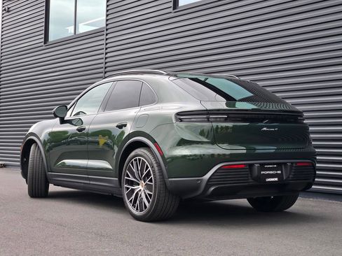 New 2026 Porsche Macan 4 Electric image 3