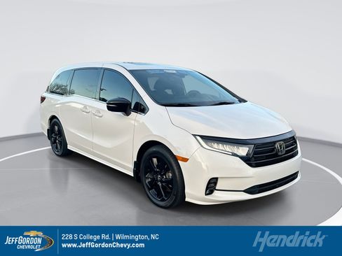 Used 2024 Honda Odyssey Sport image 1