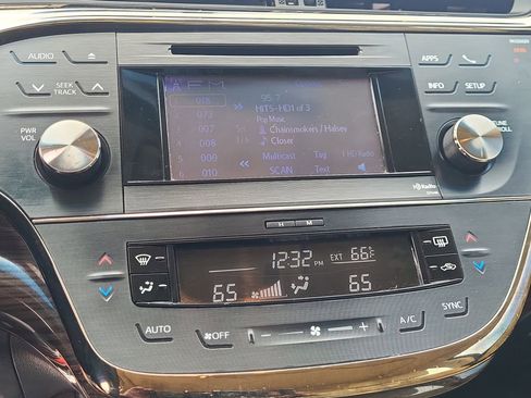 Used 2013 Toyota Avalon XLE Touring FWD image 19