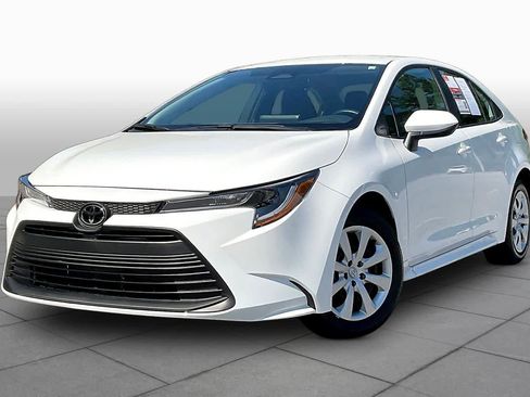 Used 2026 Toyota Corolla LE FWD image 1