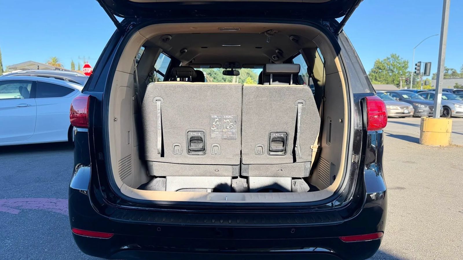 Used 2015 Kia Sedona SX FWD image 25