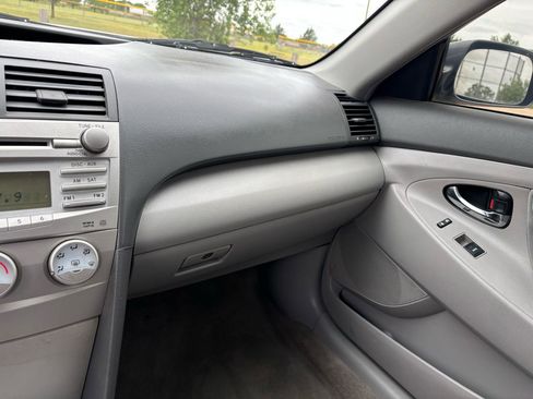 Used 2011 Toyota Camry LE FWD image 17