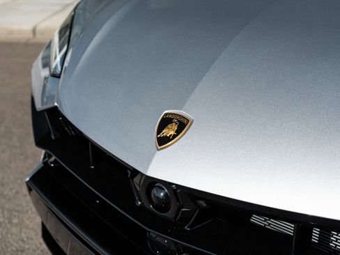 Used 2025 Lamborghini Urus SE image 22