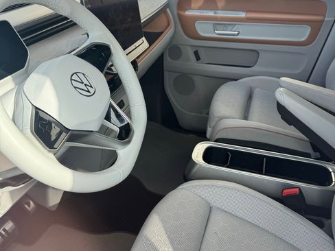 Used 2025 Volkswagen ID. Buzz 1st Edition image 8