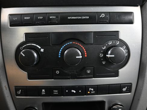 Used 2006 Jeep Commander Base image 15