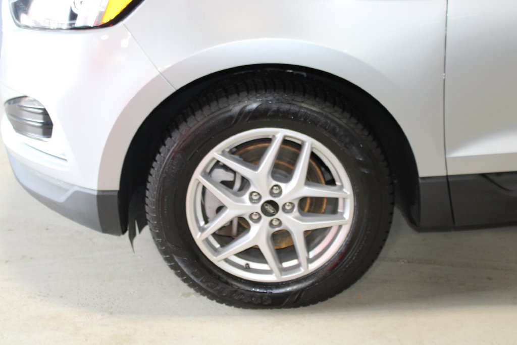 Used 2023 Ford Edge SEL AWD/4WD image 4
