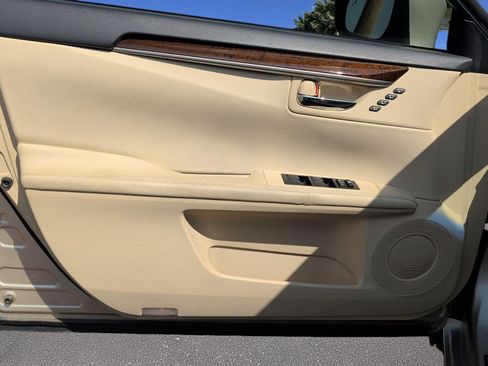 Used 2015 Lexus ES 350 w/ Luxury Package FWD image 8