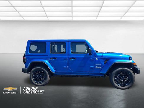 Used 2024 Jeep Wrangler Unlimited Sahara AWD/4WD image 2